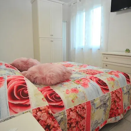 Glee House *