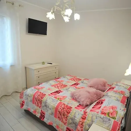 Apartment Glee House *