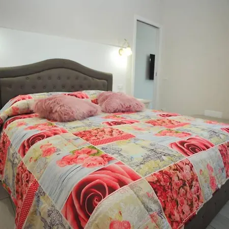Apartment Glee House